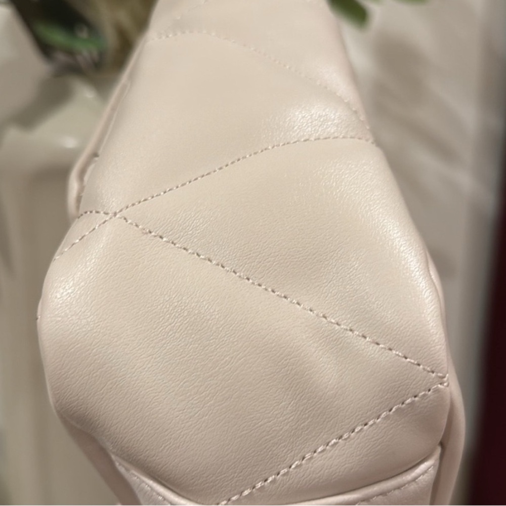 *SALE*Juicy Couture Angel “Better Than a Diamond” Cream Crossbody Bag NWT - Picture 6 of 12